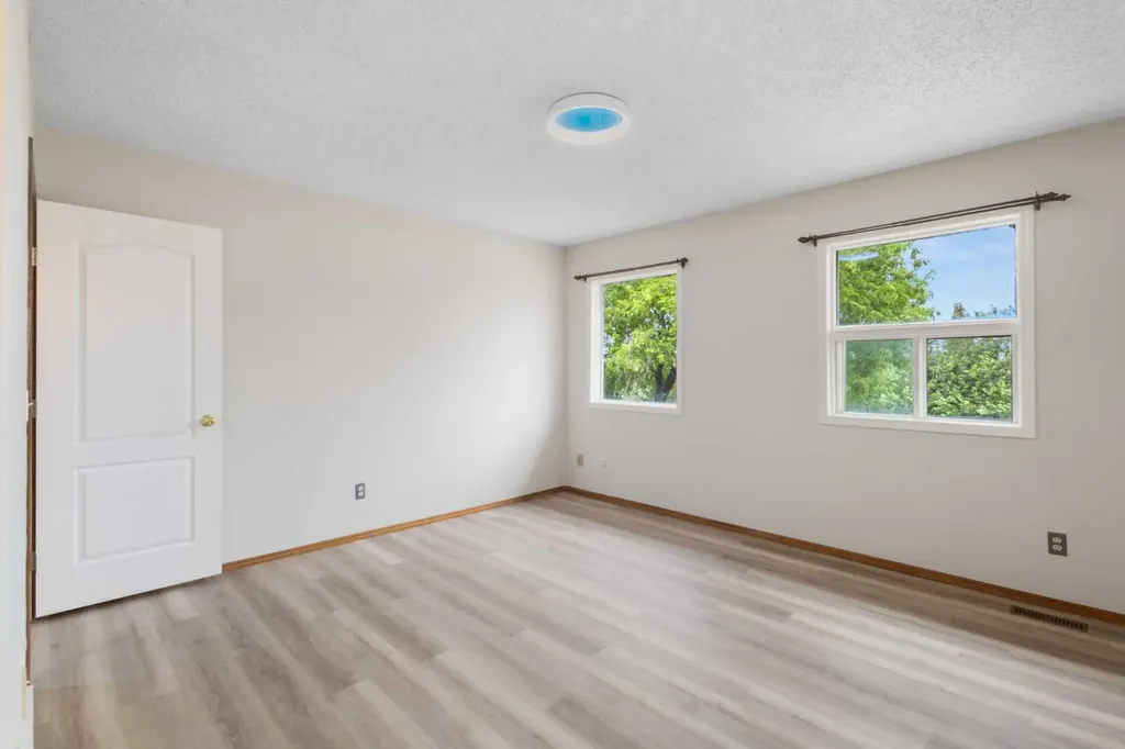 68 Scenic Acres Drive NW Calgary AB T3L 1C2