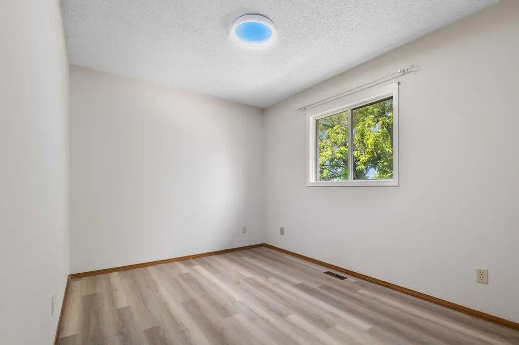 68 Scenic Acres Drive NW Calgary AB T3L 1C2