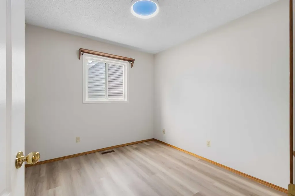 68 Scenic Acres Drive NW Calgary AB T3L 1C2