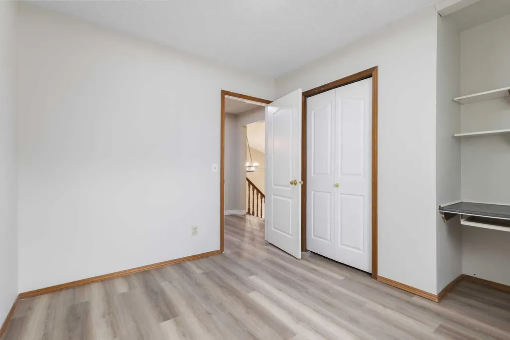 68 Scenic Acres Drive NW Calgary AB T3L 1C2