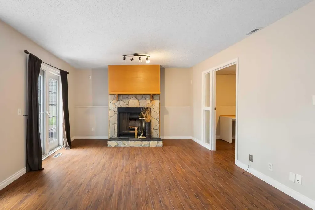 68 Scenic Acres Drive NW Calgary AB T3L 1C2