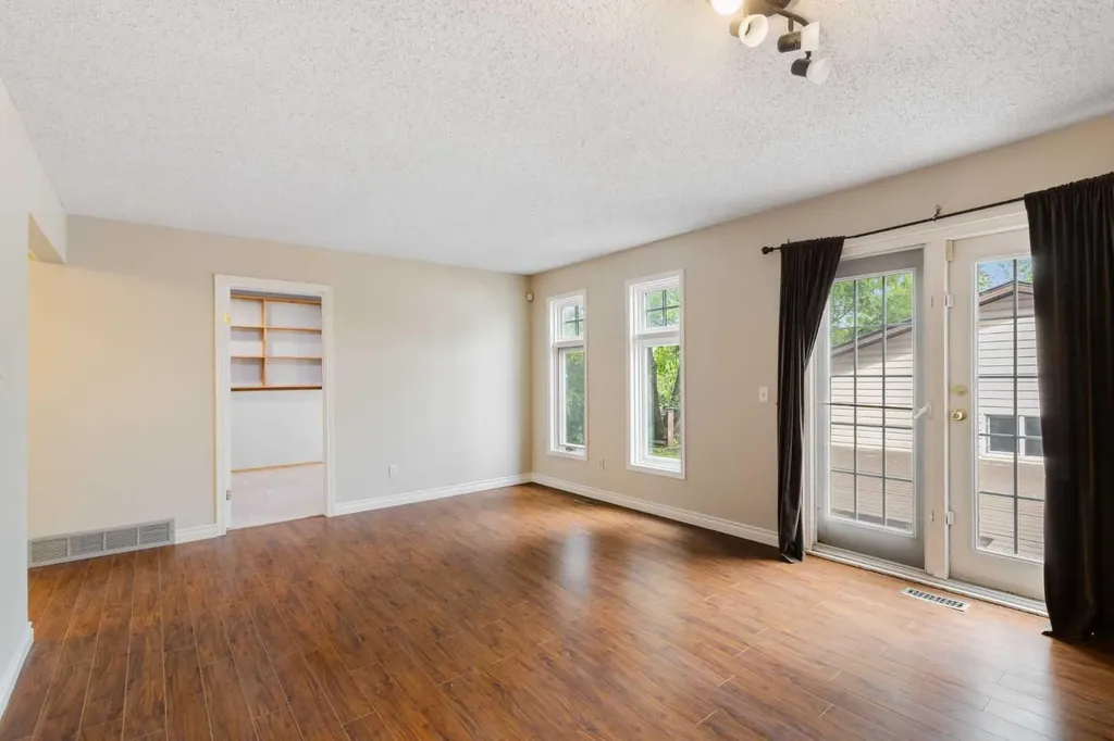 68 Scenic Acres Drive NW Calgary AB T3L 1C2