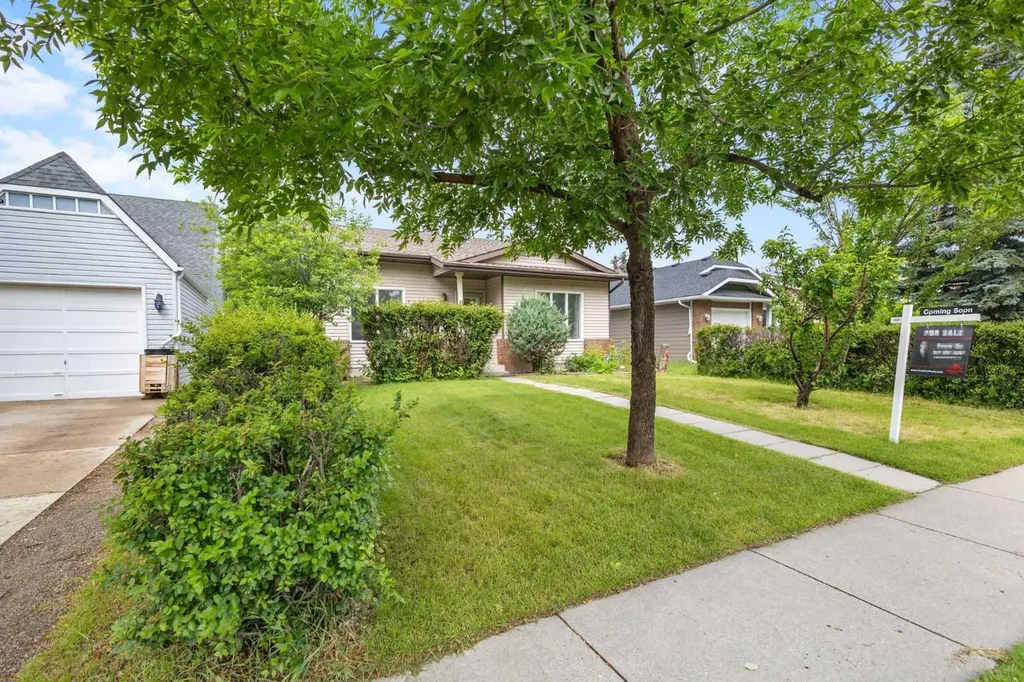 68 Scenic Acres Drive NW Calgary AB T3L 1C2