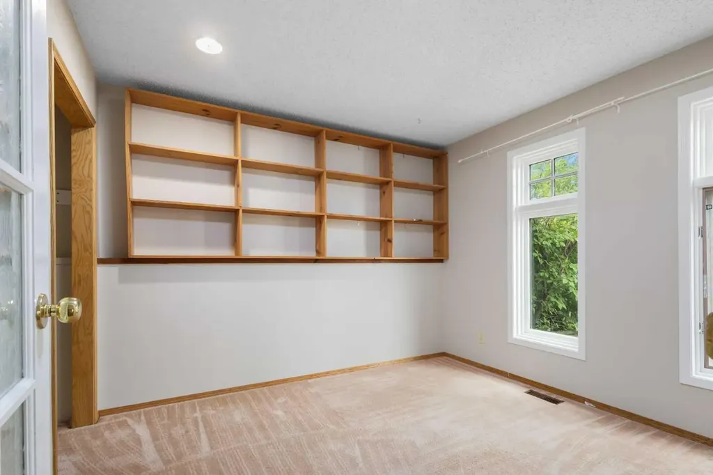 68 Scenic Acres Drive NW Calgary AB T3L 1C2