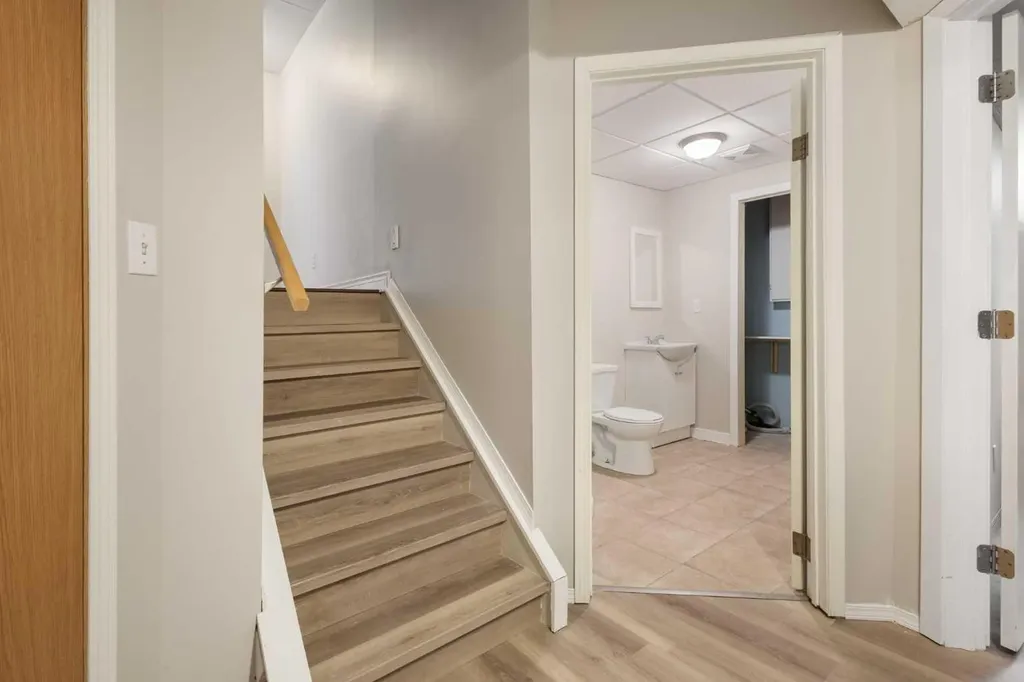 68 Scenic Acres Drive NW Calgary AB T3L 1C2
