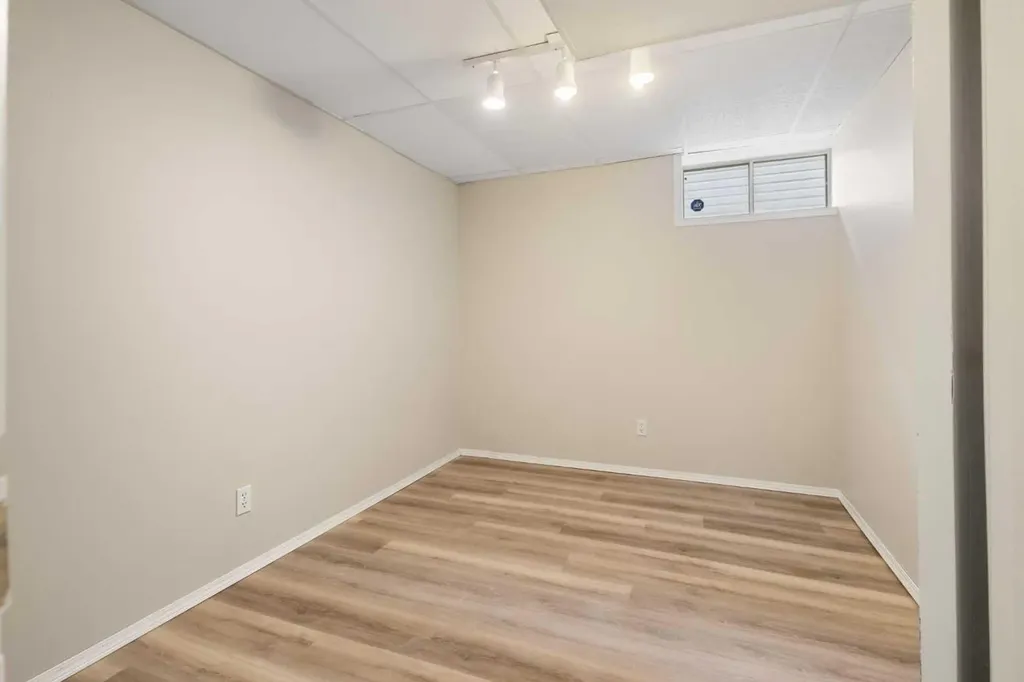 68 Scenic Acres Drive NW Calgary AB T3L 1C2
