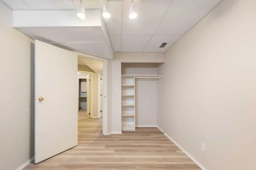 68 Scenic Acres Drive NW Calgary AB T3L 1C2