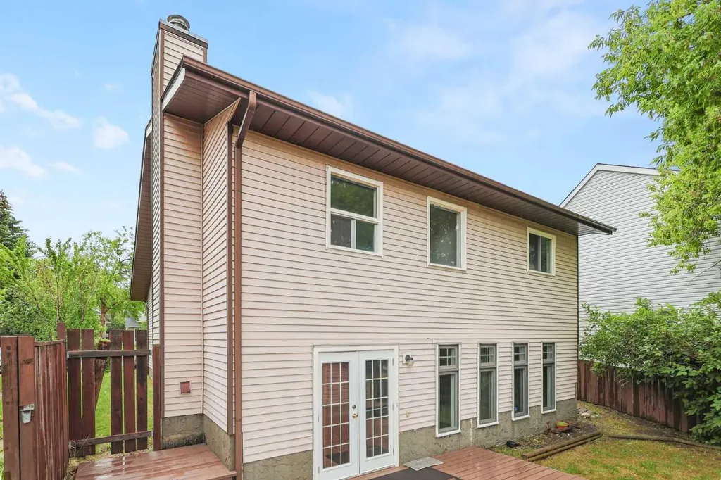 68 Scenic Acres Drive NW Calgary AB T3L 1C2
