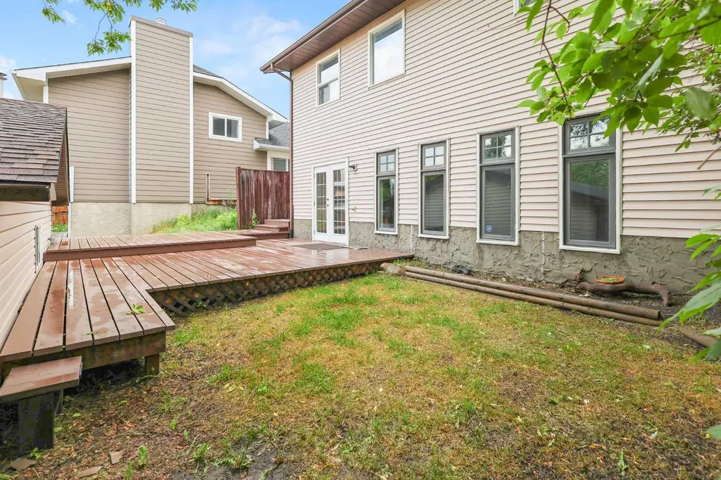68 Scenic Acres Drive NW Calgary AB T3L 1C2