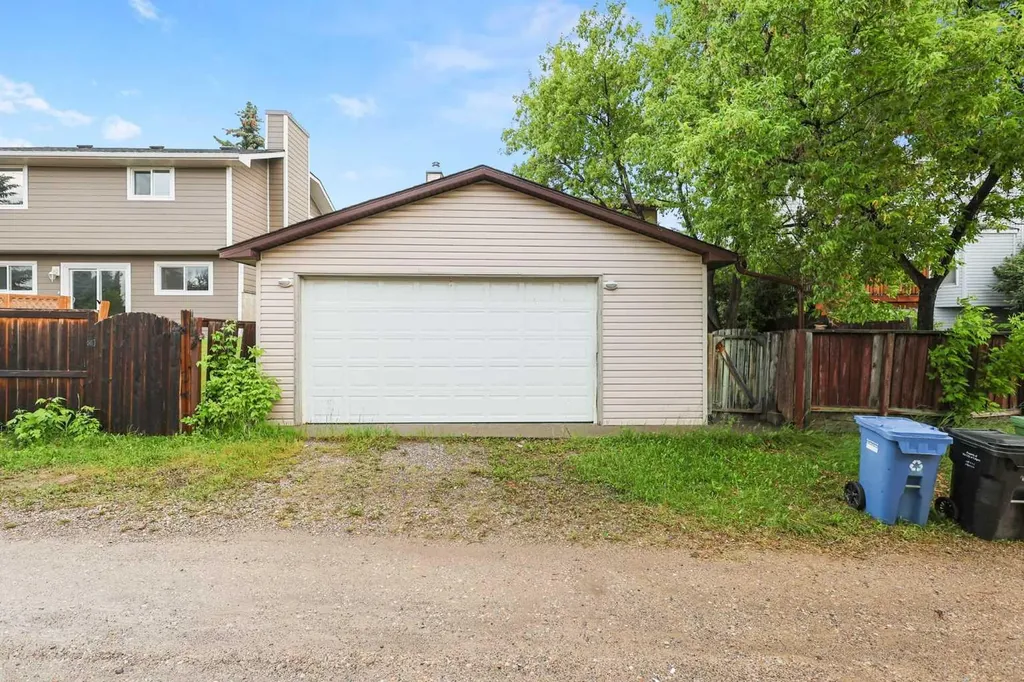 68 Scenic Acres Drive NW Calgary AB T3L 1C2