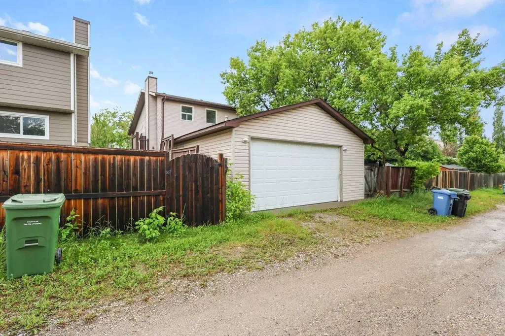 68 Scenic Acres Drive NW Calgary AB T3L 1C2