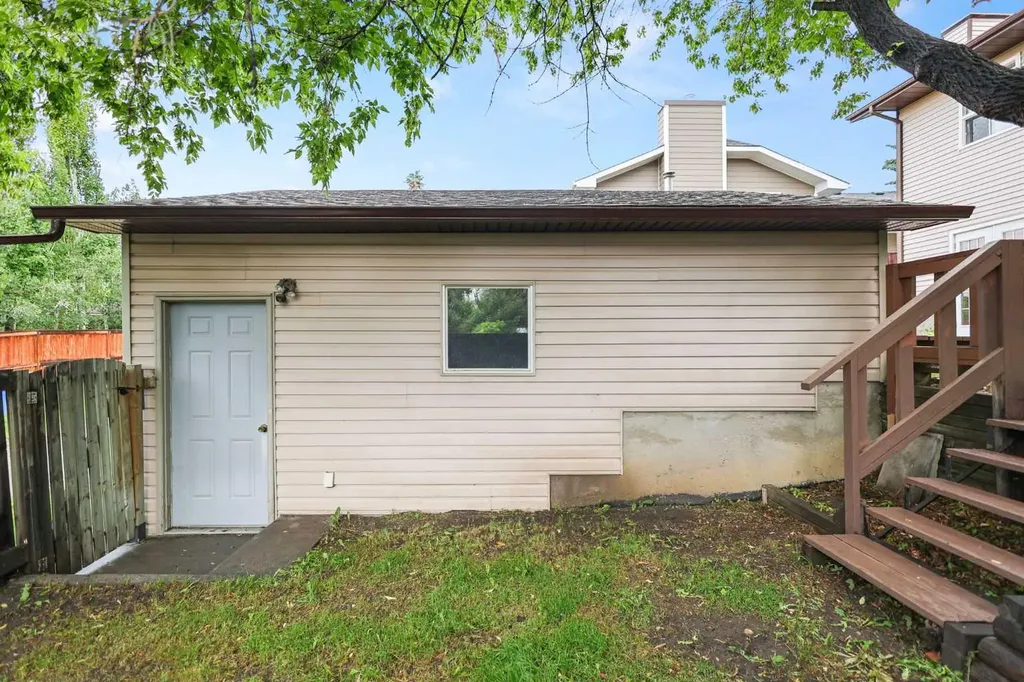 68 Scenic Acres Drive NW Calgary AB T3L 1C2