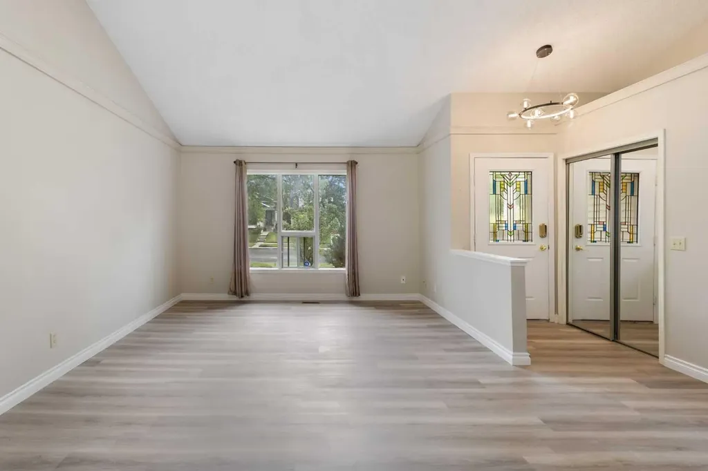 68 Scenic Acres Drive NW Calgary AB T3L 1C2