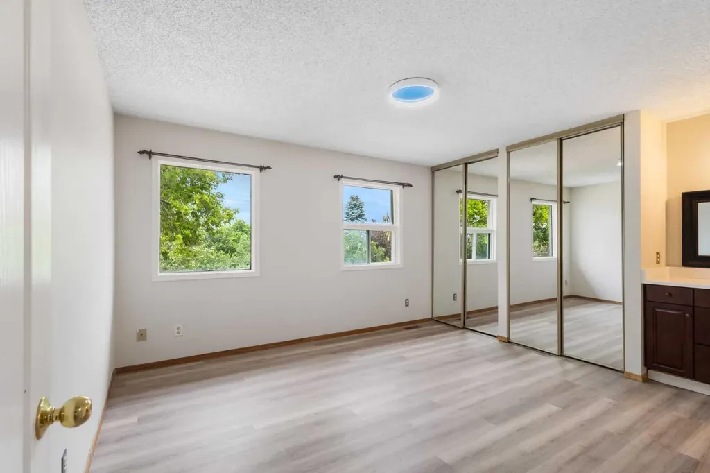 68 Scenic Acres Drive NW Calgary AB T3L 1C2