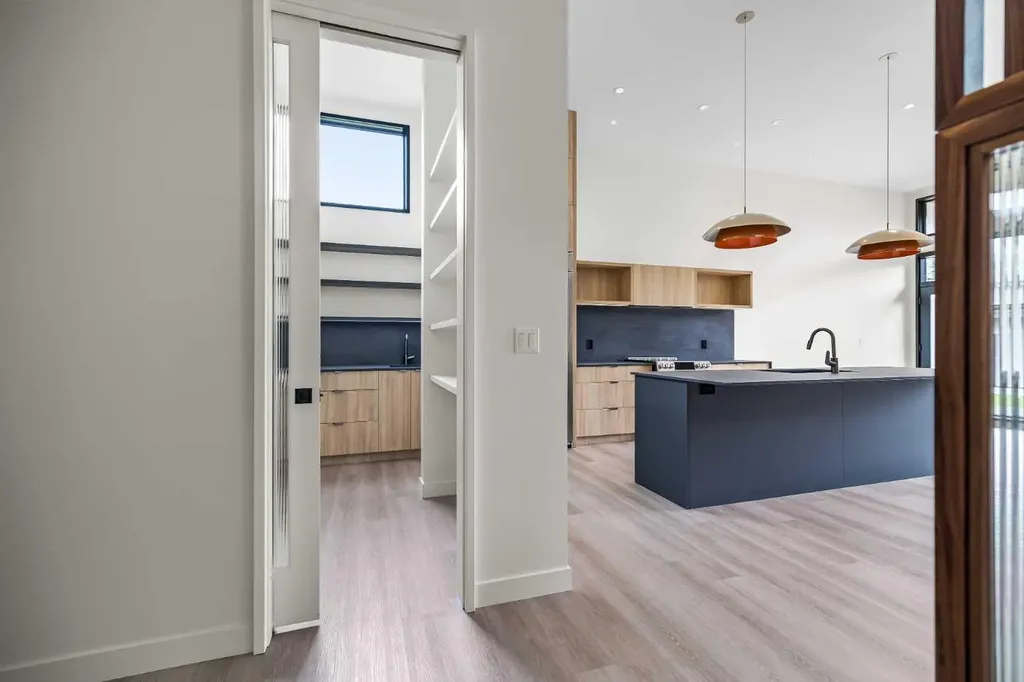 3D Willow Crescent SW Calgary AB T3C 3B8