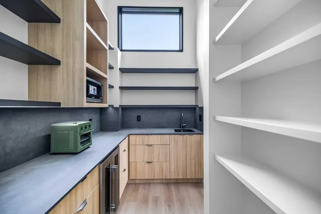 3D Willow Crescent SW Calgary AB T3C 3B8