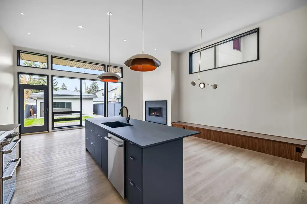 3D Willow Crescent SW Calgary AB T3C 3B8