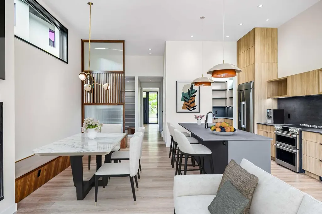 3D Willow Crescent SW Calgary AB T3C 3B8