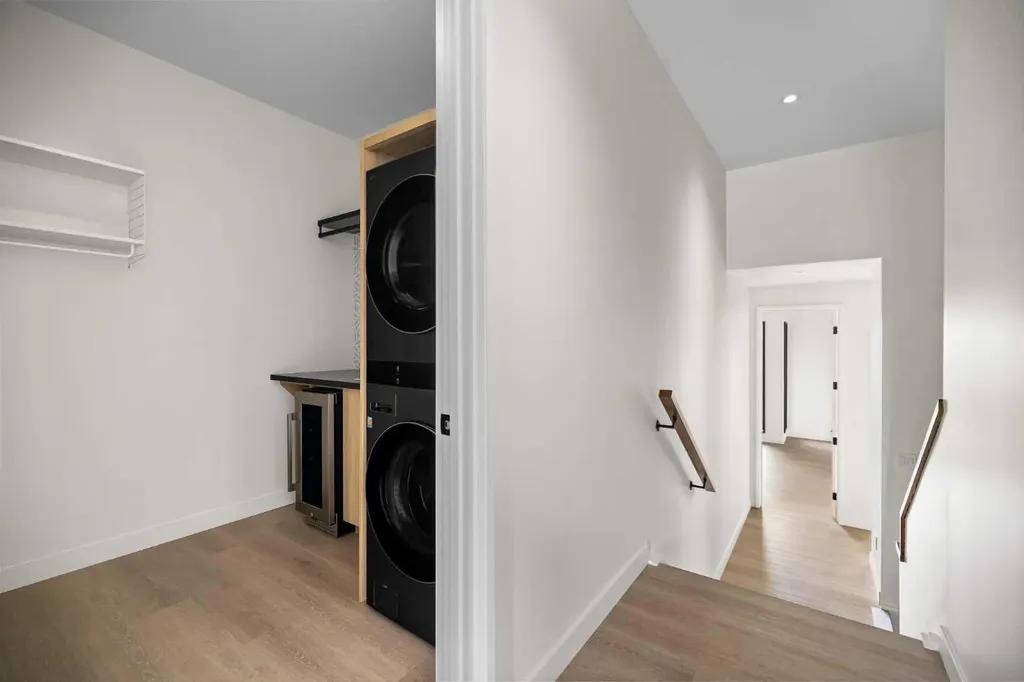 3D Willow Crescent SW Calgary AB T3C 3B8