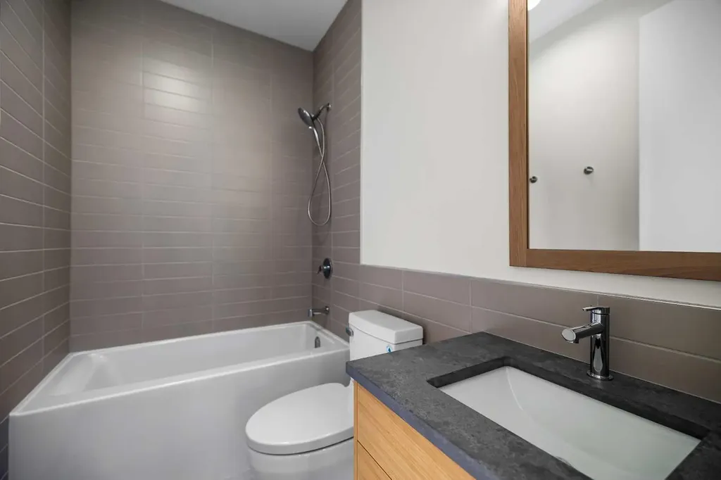 3D Willow Crescent SW Calgary AB T3C 3B8