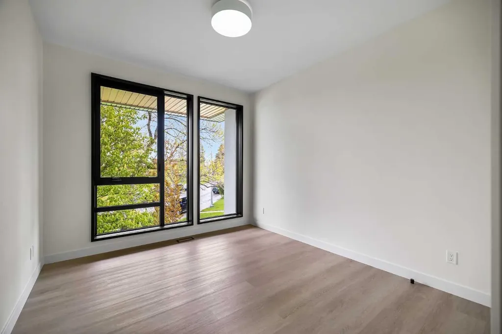 3D Willow Crescent SW Calgary AB T3C 3B8