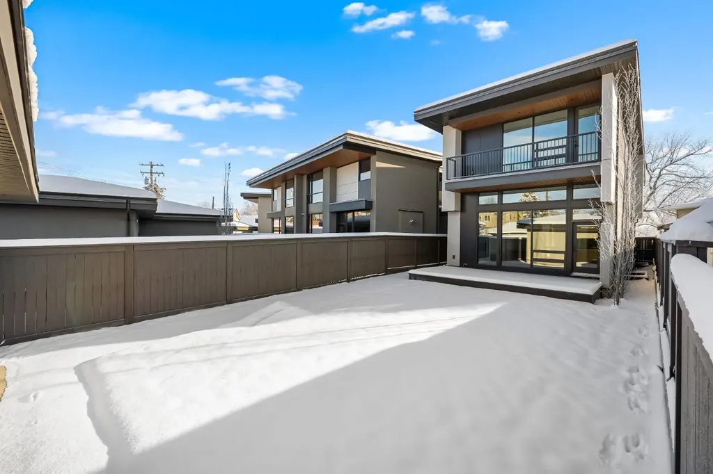 3D Willow Crescent SW Calgary AB T3C 3B8