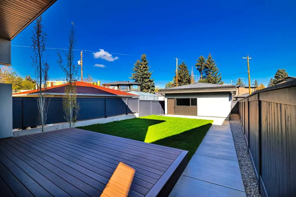 3D Willow Crescent SW Calgary AB T3C 3B8