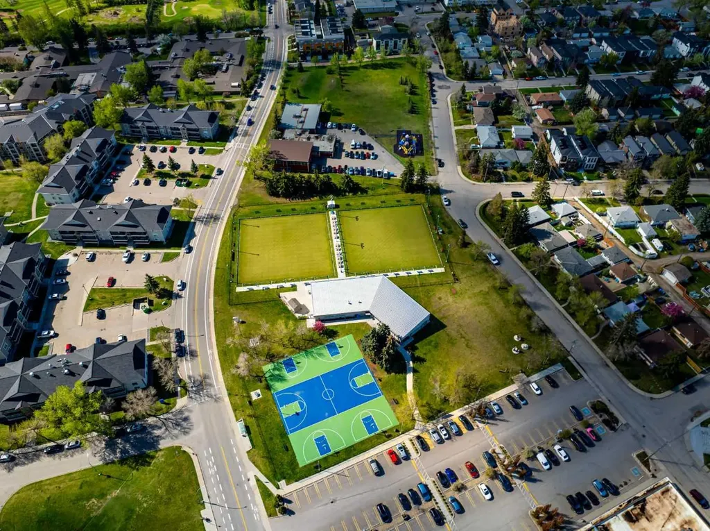 3D Willow Crescent SW Calgary AB T3C 3B8