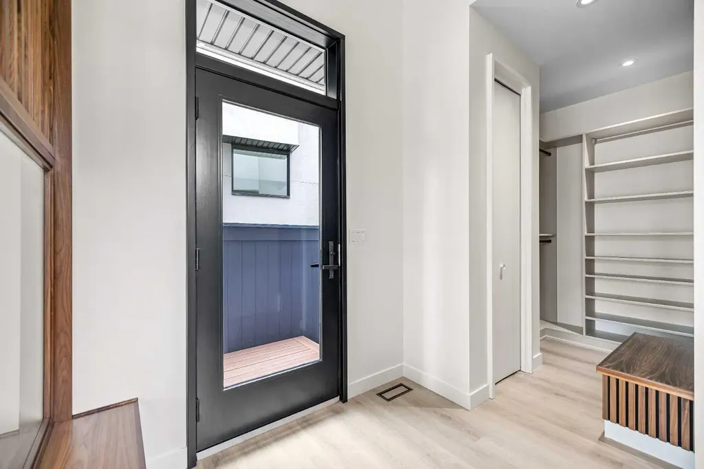 3D Willow Crescent SW Calgary AB T3C 3B8