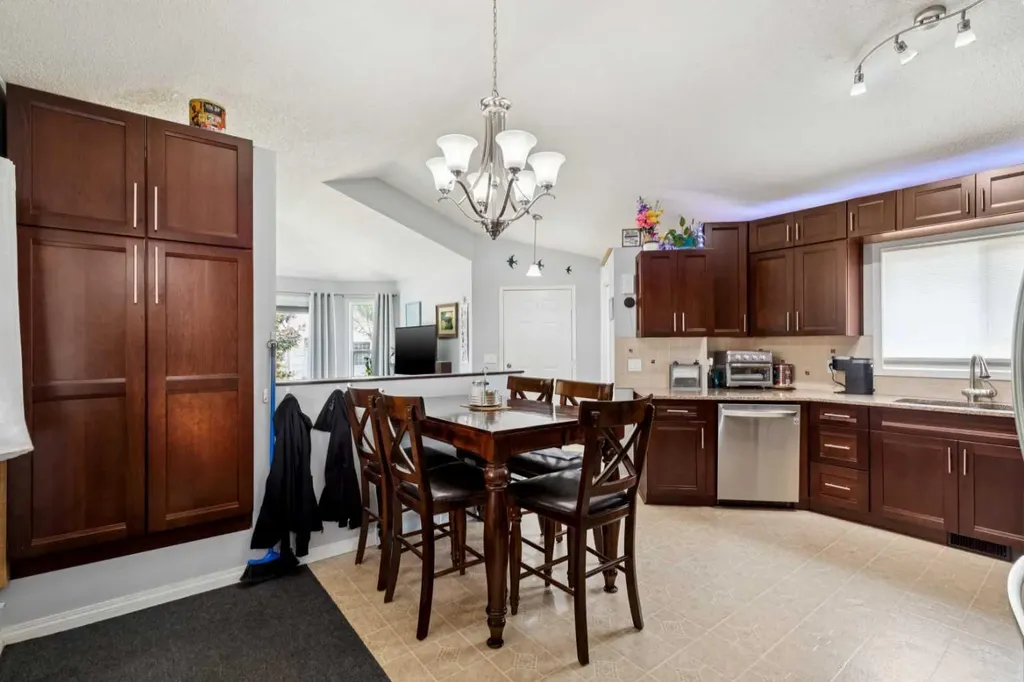 336 Coventry Close NE Calgary AB T3K4C5