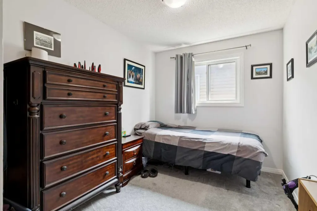 336 Coventry Close NE Calgary AB T3K4C5