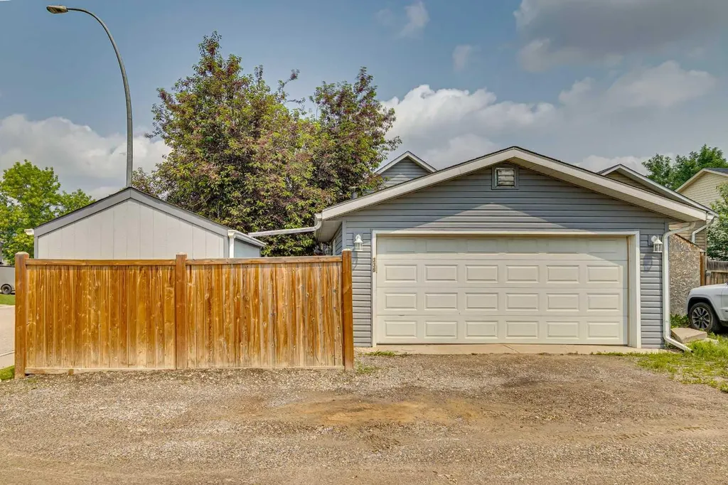 336 Coventry Close NE Calgary AB T3K4C5