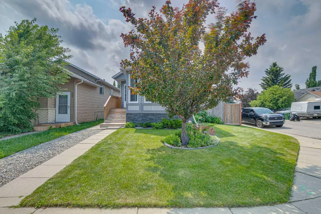 336 Coventry Close NE Calgary AB T3K4C5