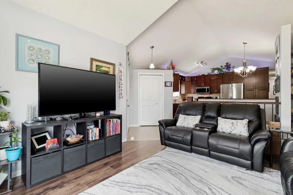 336 Coventry Close NE Calgary AB T3K4C5