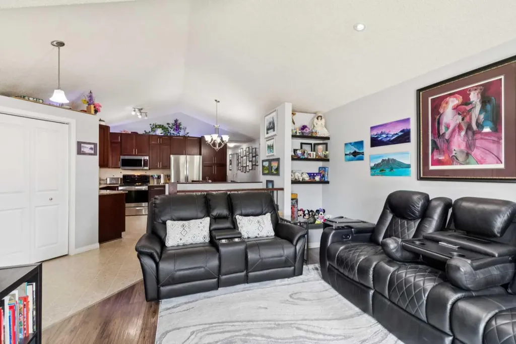 336 Coventry Close NE Calgary AB T3K4C5