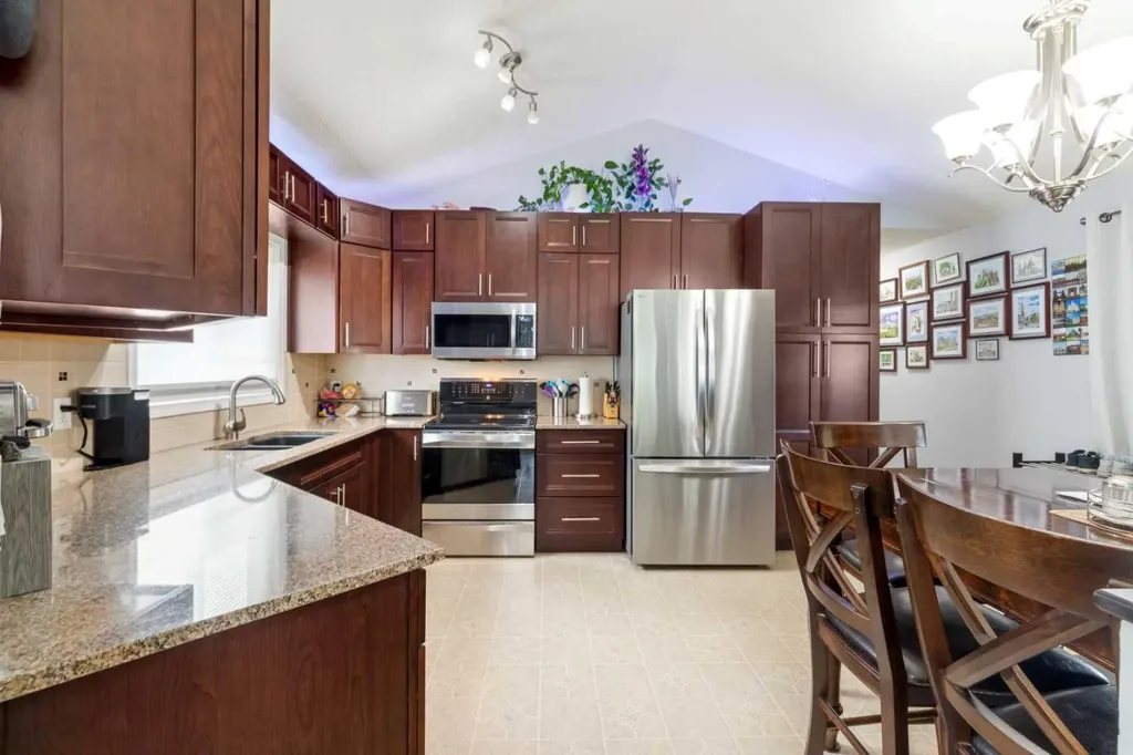 336 Coventry Close NE Calgary AB T3K4C5