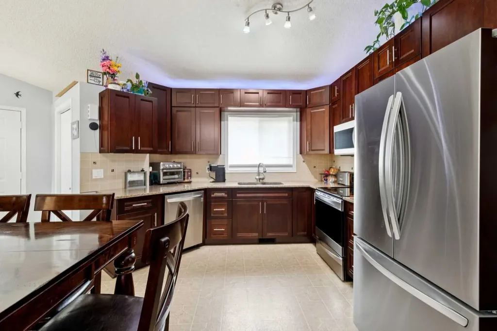 336 Coventry Close NE Calgary AB T3K4C5