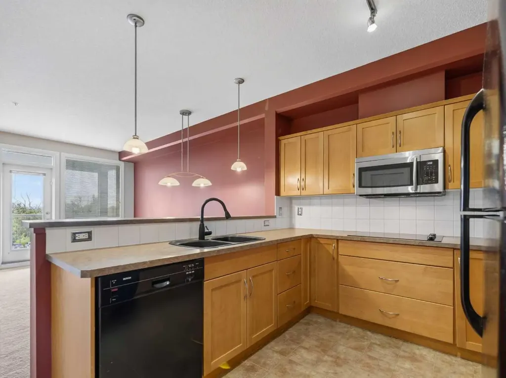 3111 34 Avenue NW Calgary AB T2L 0Y2