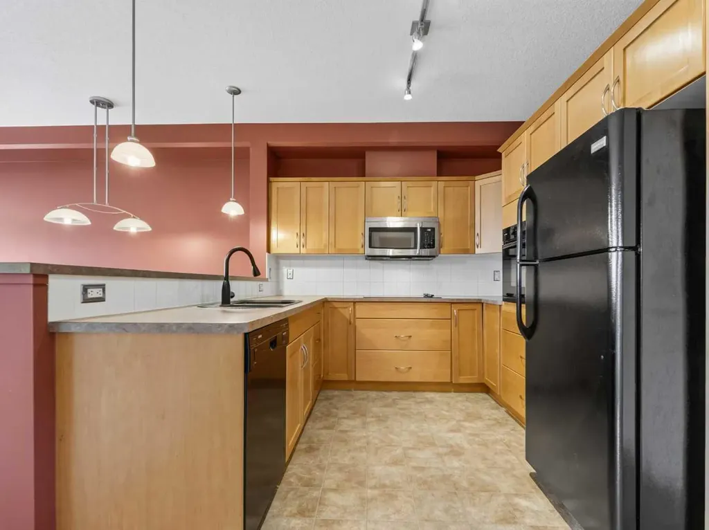 3111 34 Avenue NW Calgary AB T2L 0Y2