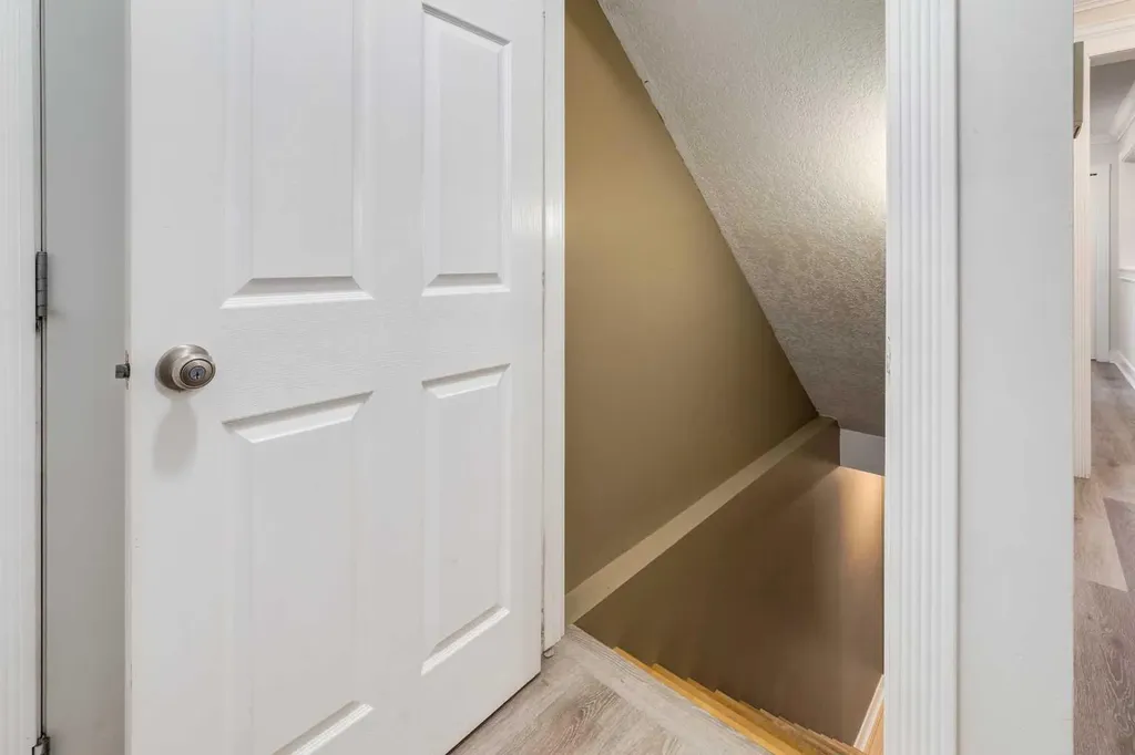 250 Panatella Court NW Calgary AB T3K 5X9