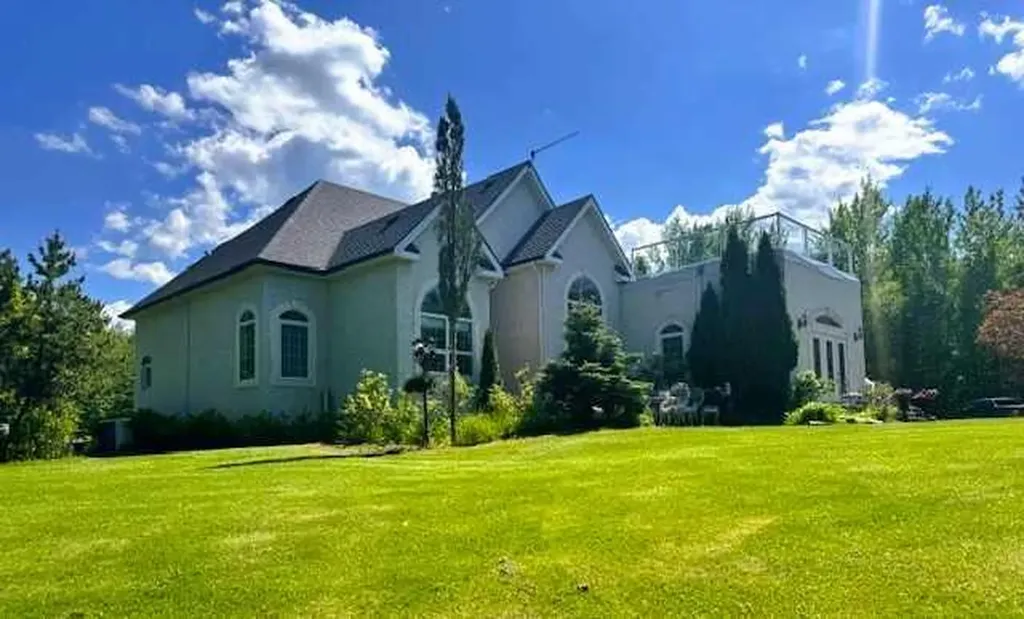 50 Lakeview Heights Canyon Creek AB T0G 2M0