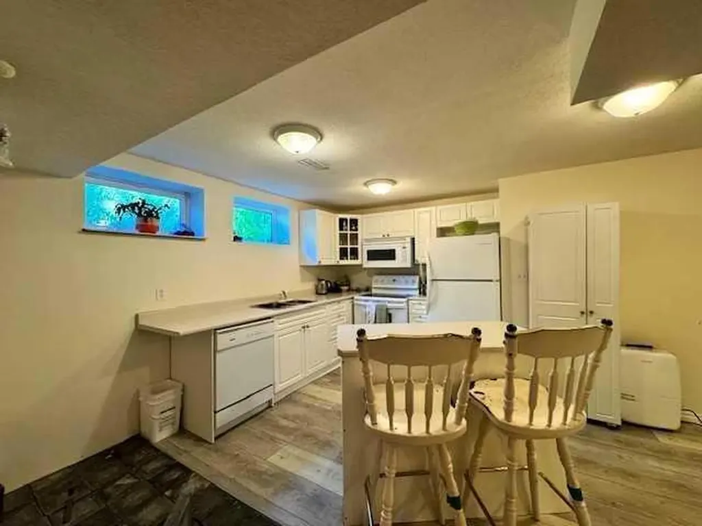 50 Lakeview Heights Canyon Creek AB T0G 2M0