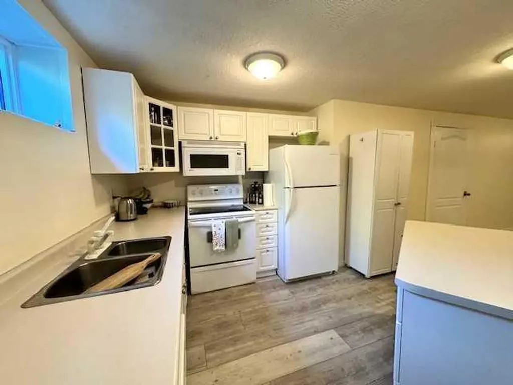 50 Lakeview Heights Canyon Creek AB T0G 2M0