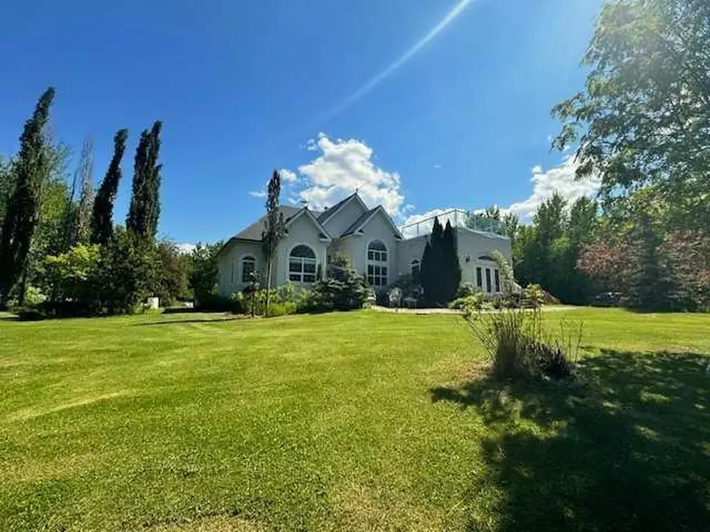 50 Lakeview Heights Canyon Creek AB T0G 2M0