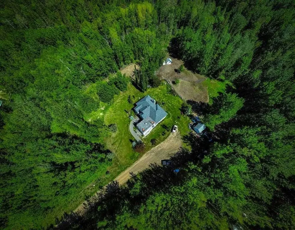50 Lakeview Heights Canyon Creek AB T0G 2M0