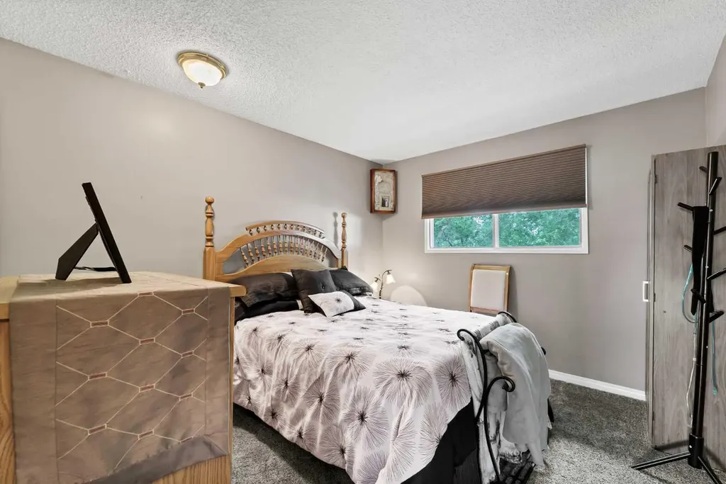 127 Markwick Drive SE Medicine Hat AB T1A7V9
