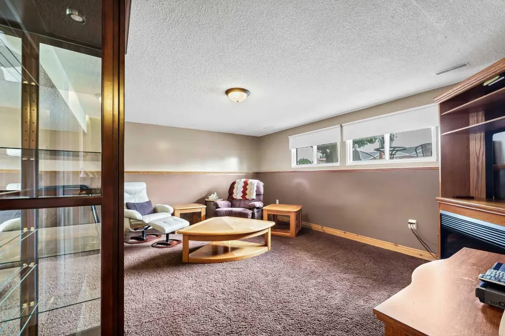 127 Markwick Drive SE Medicine Hat AB T1A7V9