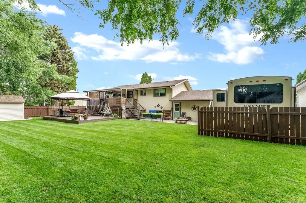 127 Markwick Drive SE Medicine Hat AB T1A7V9