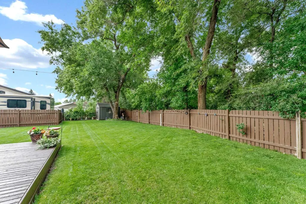 127 Markwick Drive SE Medicine Hat AB T1A7V9