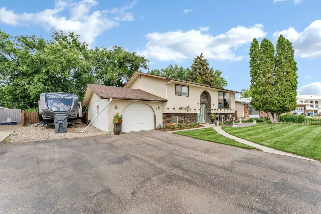 127 Markwick Drive SE Medicine Hat AB T1A7V9